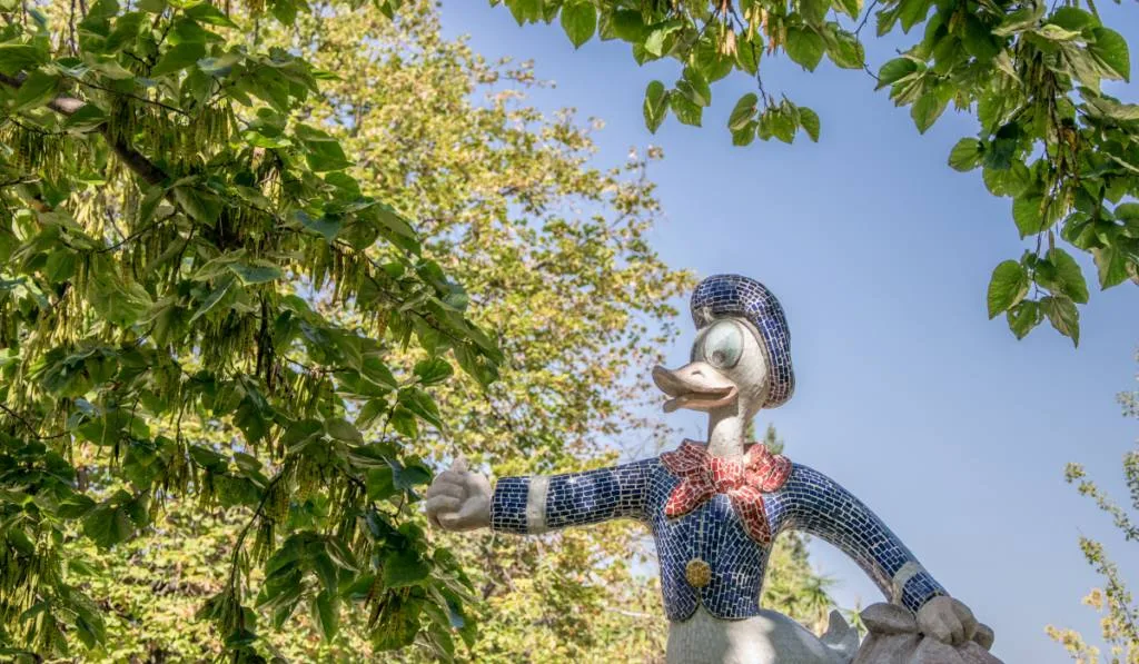 Statue of Donald Duck